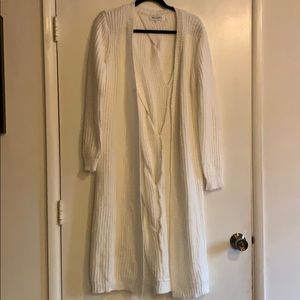 Elliatt White Cable Knit Sweater Size L